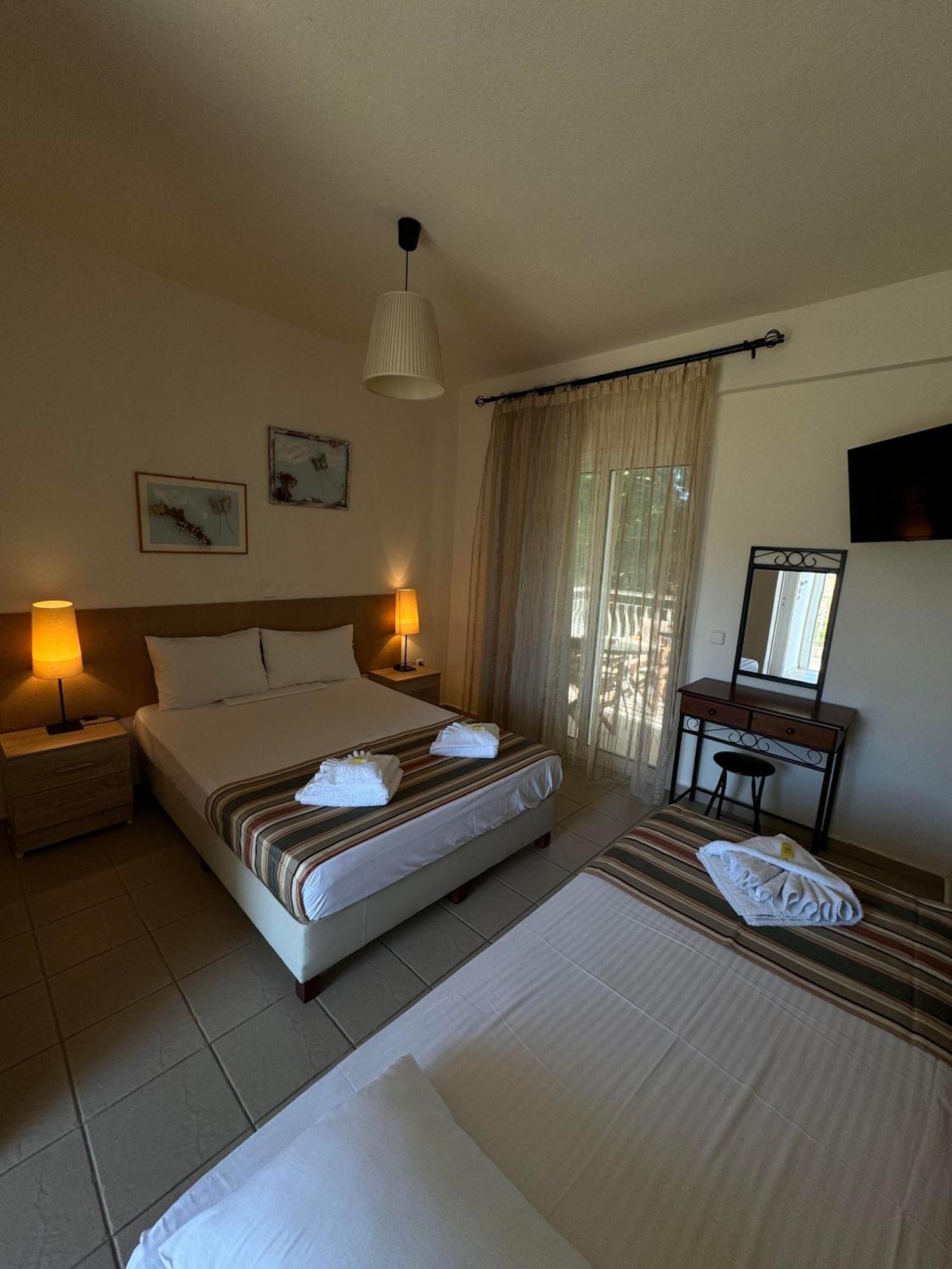 Dafnes Rooms Fourka Chambre photo